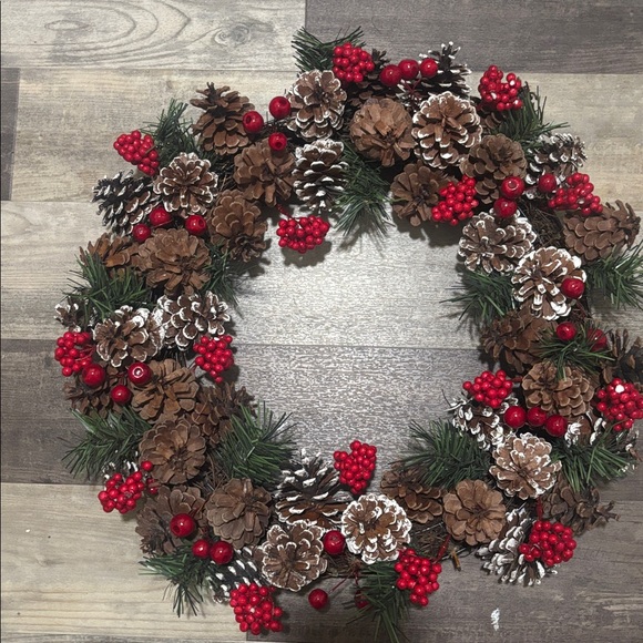 Pine Cones and Berries Artificial Christmas Wreath - Picture 1 of 2